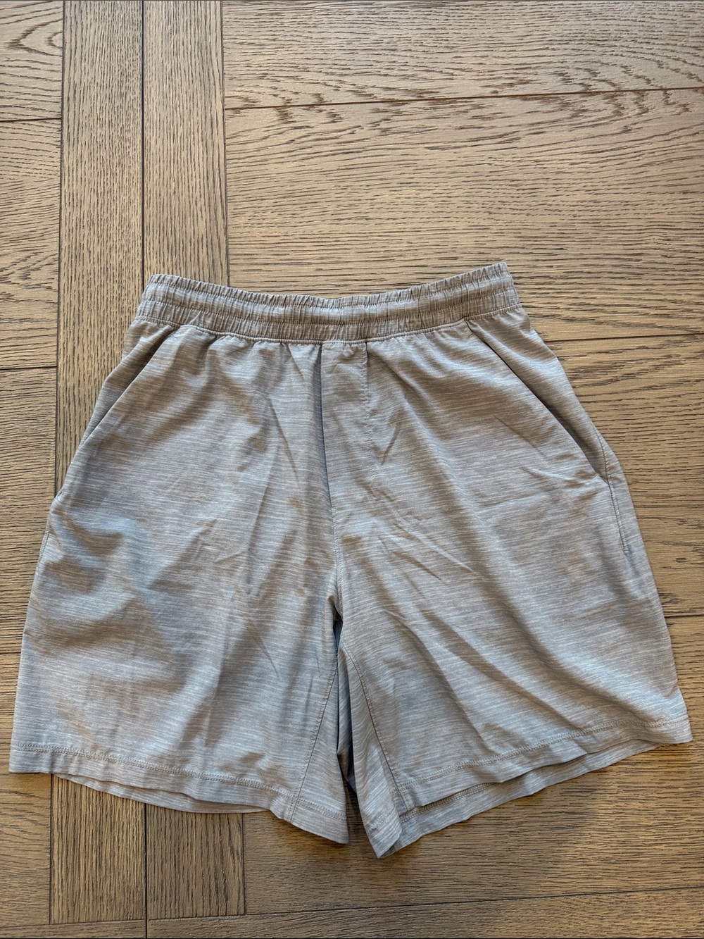 lululemon athletica Light Grey Pace Breaker Linerless Shorts - 7in